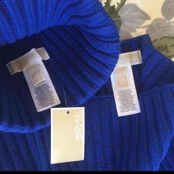 Used once Michael Kors scarf and beanie! - Picture 8 of 8